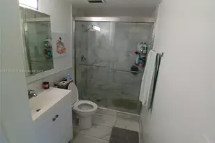 5085 NW 7th St, Miami, FL 33126 - Photo 11