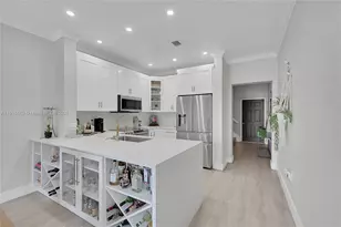 7060 NW 177th St, Hialeah, FL 33015 - Photo 1