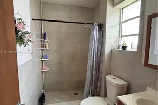 808 NW 75th St, Miami, FL 33150 - Photo 37