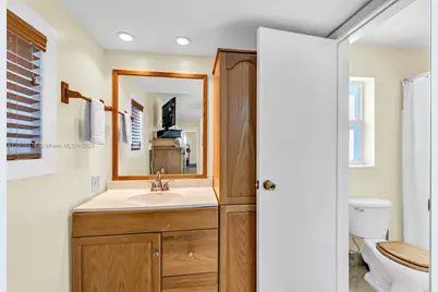 2320 NW 73rd Ave, Sunrise, FL 33313 - Photo 23