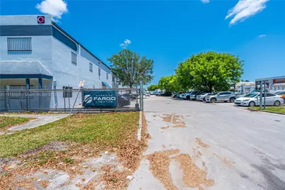 3353 NW 74th Ave, Miami, FL 33122 - Photo 15