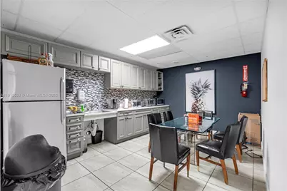 3353 NW 74th Ave, Miami, FL 33122 - Photo 21