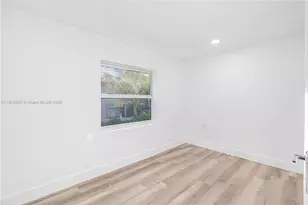 216 NE 160th St, Miami, FL 33162 - Photo 15