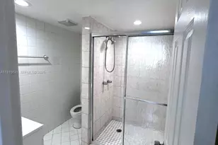 10090 NW 80th Ct, Hialeah Gardens, FL 33016 - Photo 13