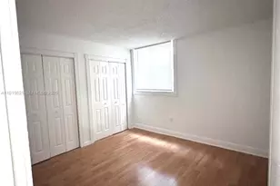 10090 NW 80th Ct, Hialeah Gardens, FL 33016 - Photo 9