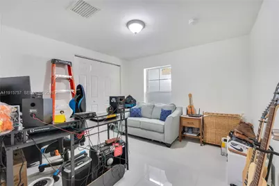 827 NW 114th St, Miami, FL 33168 - Photo 13