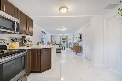 827 NW 114th St, Miami, FL 33168 - Photo 9