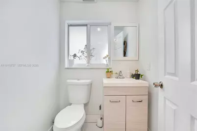 827 NW 114th St, Miami, FL 33168 - Photo 15