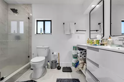 70 NE 50th St, Miami, FL 33137 - Photo 23