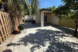 19754 NW 61st Ave, Hialeah, FL 33015 - Photo 21
