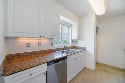 5900 Collins Ave #506, Miami Beach, FL 33140 - Photo 5