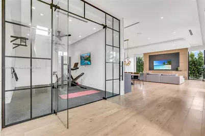 9045 Hawthorne Ave, Surfside, FL 33154 - Photo 19