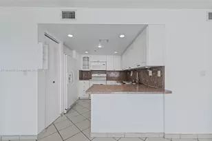 7832 Collins Ave, Miami Beach, FL 33141 - Photo 13