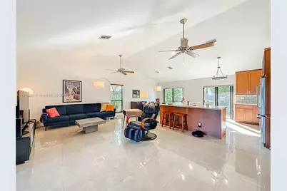2321 NW 102nd Way, Pembroke Pines, FL 33026 - Photo 7