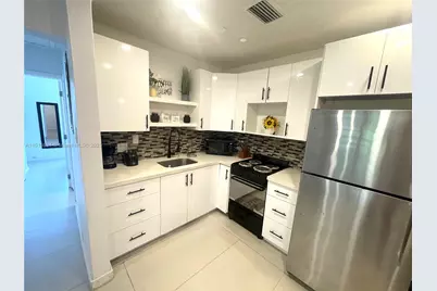 1211 NE 15th Ave #1, Fort Lauderdale, FL 33304 - Photo 3