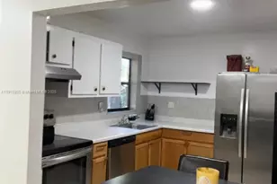 830 NE 199th St, Miami, FL 33179 - Photo 15