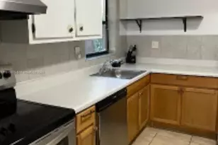 830 NE 199th St, Miami, FL 33179 - Photo 5