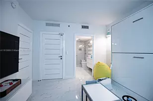 500 Brickell Ave, Miami, FL 33131 - Photo 15