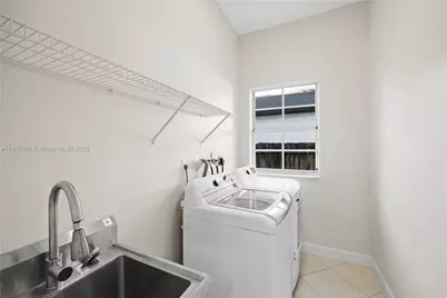 7830 NW 161st Ter, Miami Lakes, FL 33016 - Photo 43