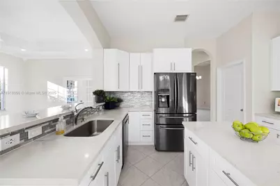 7830 NW 161st Ter, Miami Lakes, FL 33016 - Photo 13