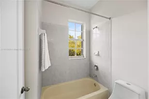 7830 NW 161st Terrace, Miami Lakes, FL 33016 - Photo 39