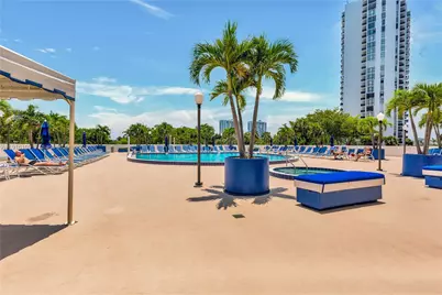 3701 N Country Club Dr #1805, Aventura, FL 33180 - Photo 33