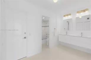 3701 N Country Club Dr, Aventura, FL 33180 - Photo 21