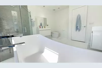 3024 NE 210th St, Aventura, FL 33180 - Photo 19