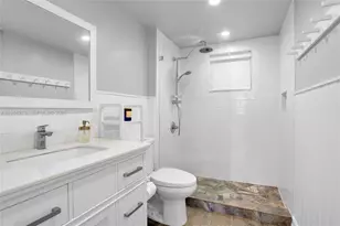 100 Edgewater Dr, Coral Gables, FL 33133 - Photo 17