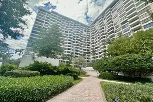 600 Three Islands Boulevard, Hallandale Beach, FL 33009 - Photo 25