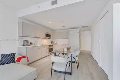 55 SW 9th St #2610, Miami, FL 33130 - Photo 5