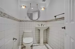 5005 Collins Ave, Miami Beach, FL 33140 - Photo 9