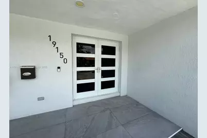 19150 S Saint Andrews Dr, Hialeah, FL 33015 - Photo 11