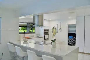 19150 S St Andrews Dr, Hialeah, FL 33015 - Photo 29