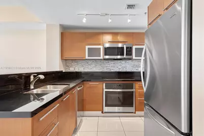 253 NE 2nd St #1803, Miami, FL 33132 - Photo 9