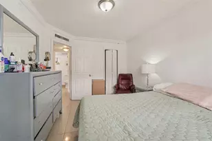 8001 W 6th Ave, Hialeah, FL 33014 - Photo 7