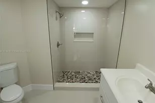 9731 Fontainebleau Blvd, Miami, FL 33172 - Photo 15