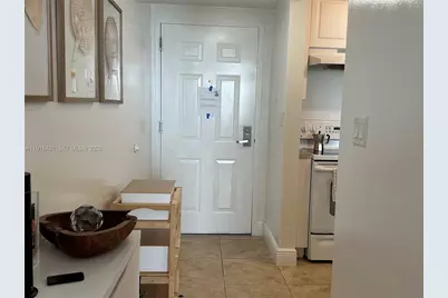 900 SW 8th St #1010, Miami, FL 33130 - Photo 15