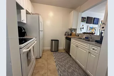 900 SW 8th St #1010, Miami, FL 33130 - Photo 3