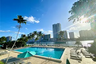 1000 Parkview Dr, Hallandale Beach, FL 33009 - Photo 27