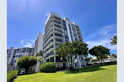 1000 Parkview Dr #518, Hallandale Beach, FL 33009 - Photo 21