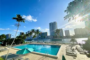 1000 Parkview Dr, Hallandale Beach, FL 33009 - Photo 27