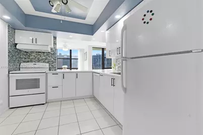 1000 Parkview Dr #518, Hallandale Beach, FL 33009 - Photo 11