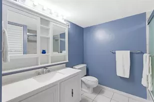 1000 Parkview Dr, Hallandale Beach, FL 33009 - Photo 19