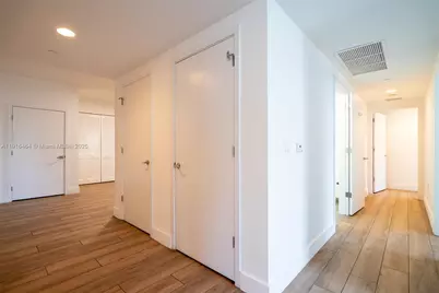 1010 Brickell Ave #2201, Miami, FL 33131 - Photo 9