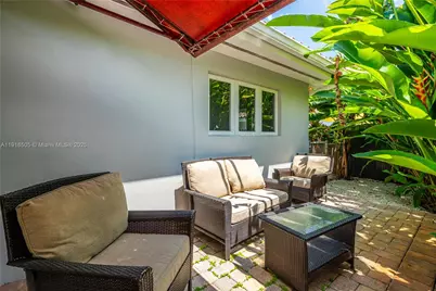 19694 NE 23rd Ct, Miami, FL 33180 - Photo 11