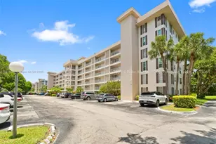 2851 S Palm Aire Dr, Pompano Beach, FL 33069 - Photo 1