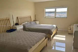 800 NE 195th St, Miami, FL 33179 - Photo 15