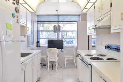 1300 Saint Charles Pl #L12, Pembroke Pines, FL 33026 - Photo 13