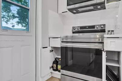 1573 NE 30th Ct, Pompano Beach, FL 33064 - Photo 9